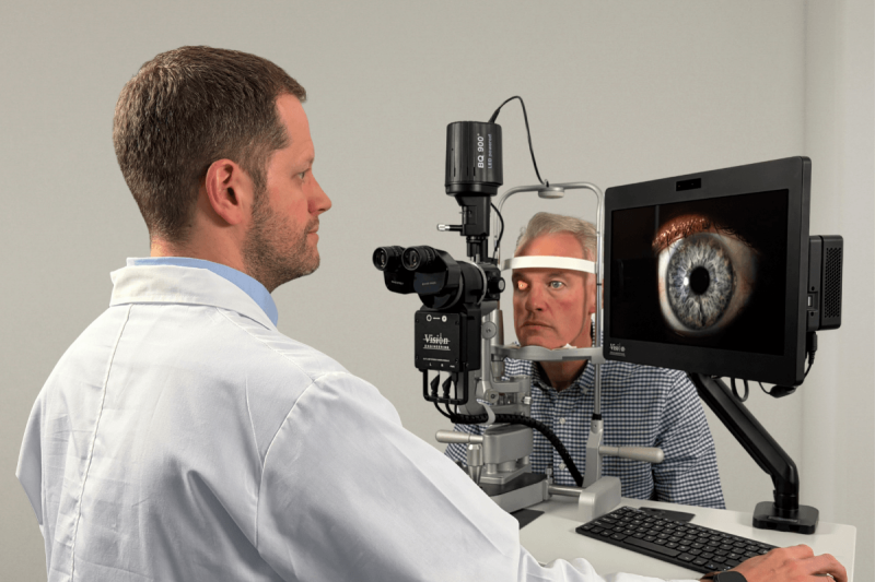 Slit lamp with ProteQ VISO Screen Slit lamp with ProteQ VISO Screen